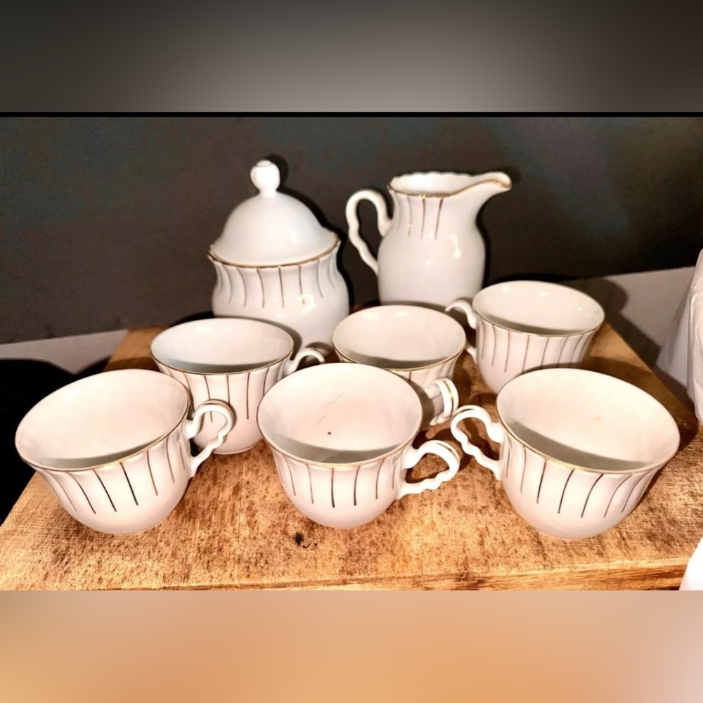 Wawel China Creamer, Sugar Bowl and 6 Cups. Made In Poland. Gold Gilding.